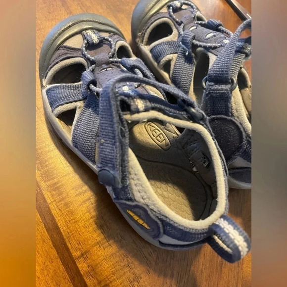 KEEN Venice H2 Closed Toe Water Sandal - Picture 4 of 7